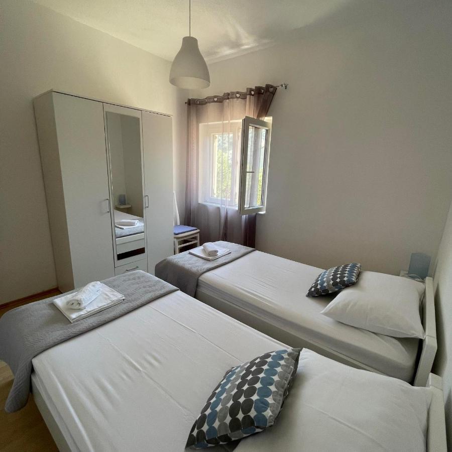 Apartman Emilija Vinisce Exterior photo