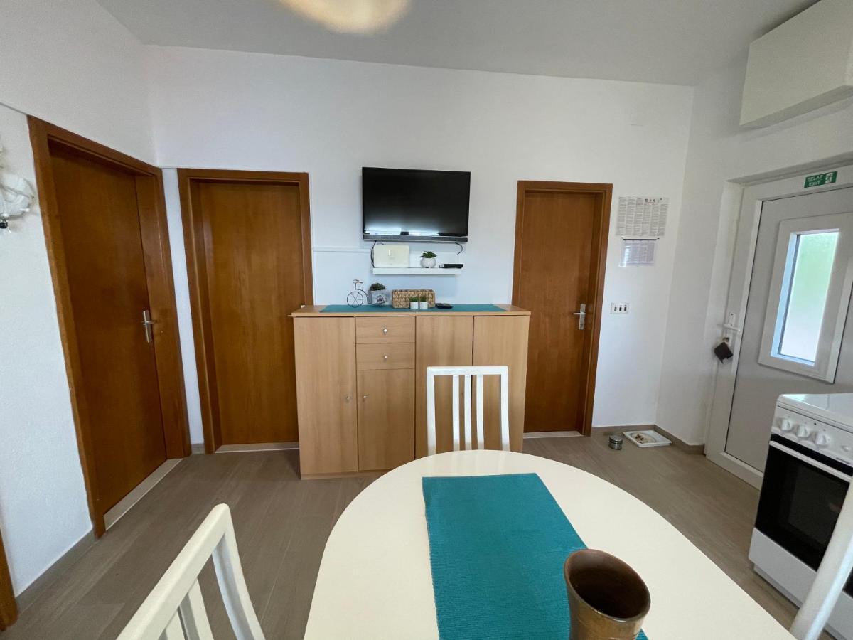 Apartman Emilija Vinisce Exterior photo